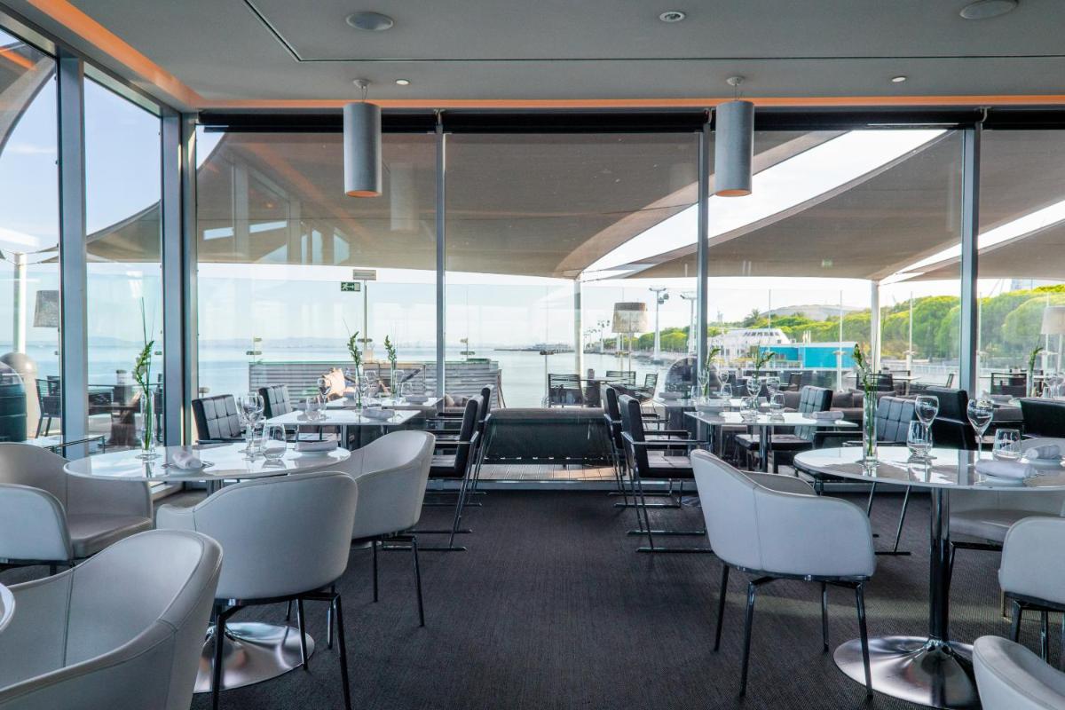 Um restaurante ou outro lugar para comer em MYRIAD by SANA Hotels