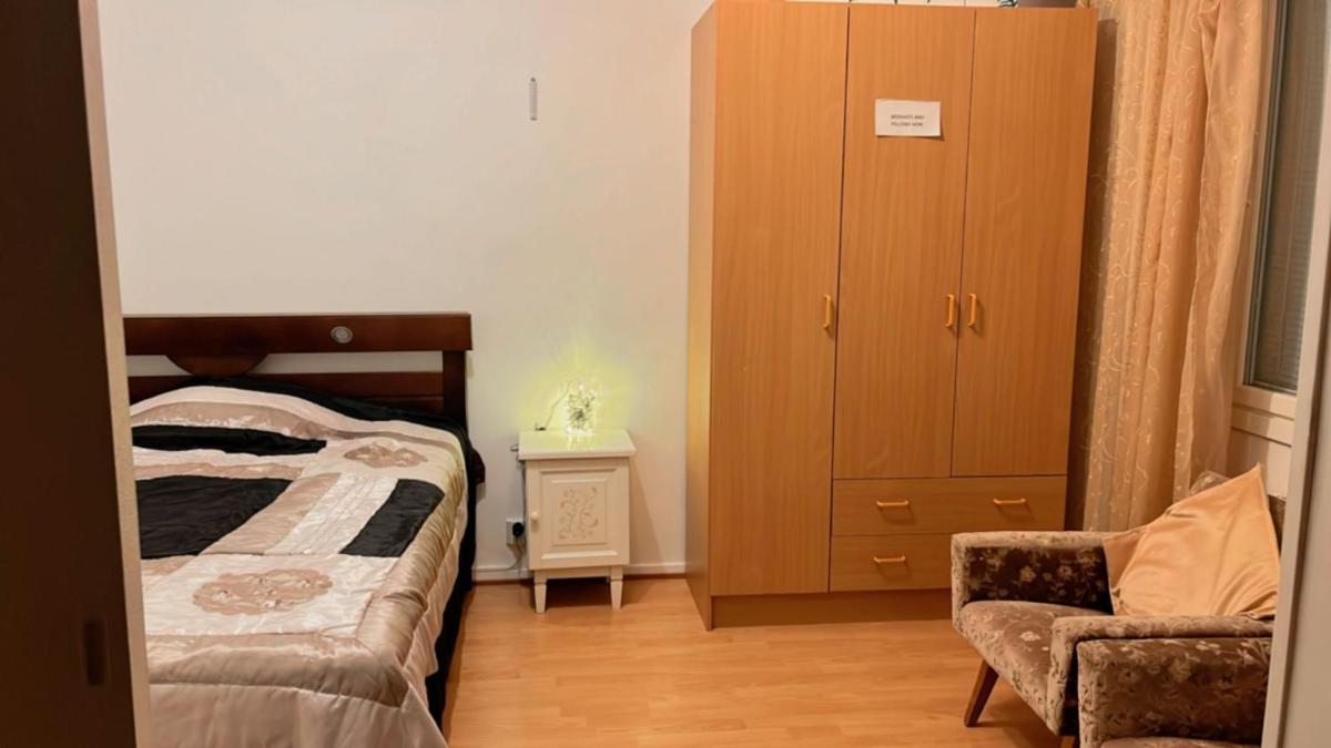 Suitetrails - Joensuu city center, WIFI internet, prime location heart of center, Big 69 sq apartment, free parking, king bed, electric car station, beautiful, relaxing, fully furnished, Big TV 55', 2 bedroom and one big living hall room