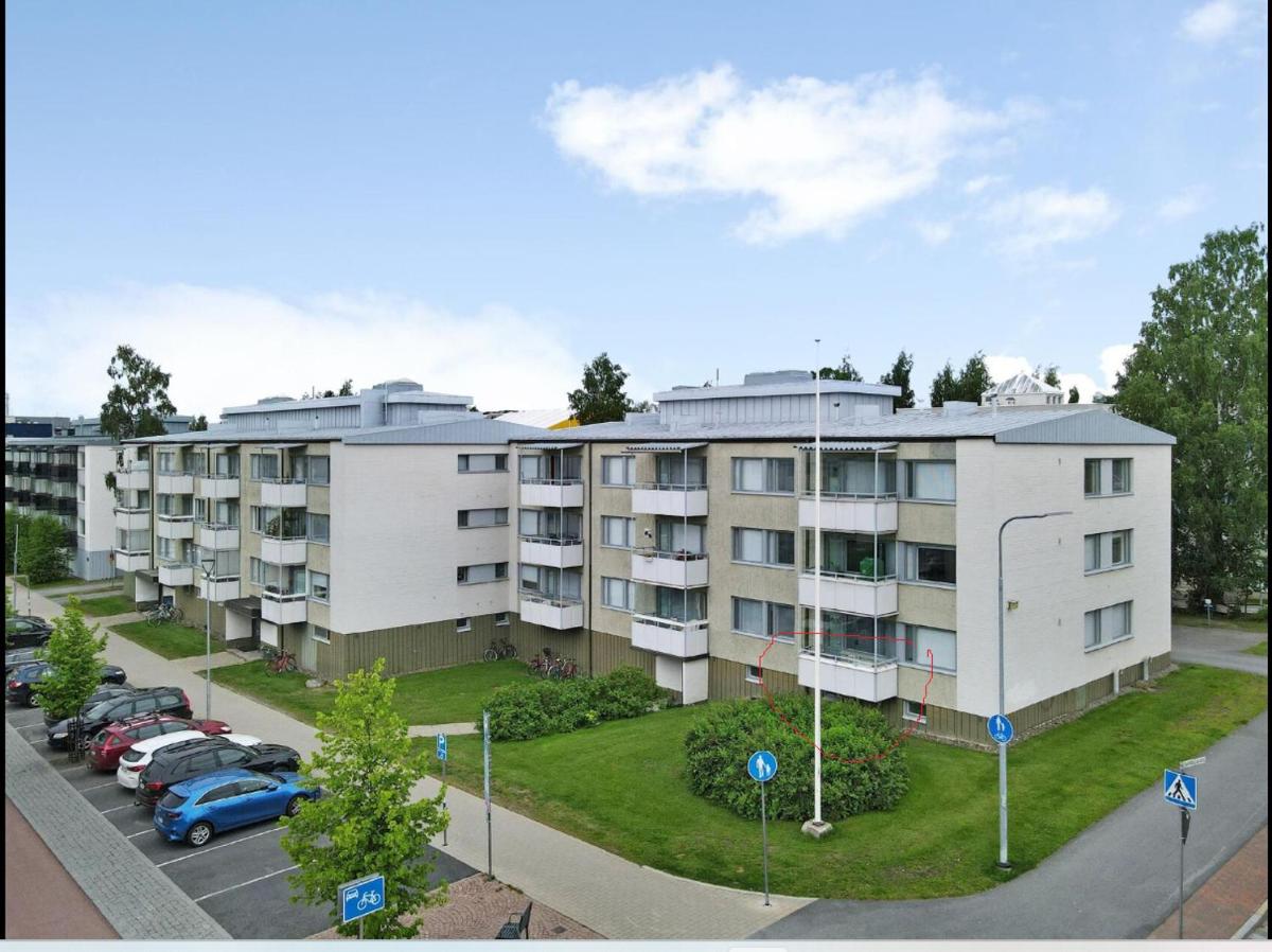 Suitetrails - Joensuu city center, WIFI internet, prime location heart of center, Big 69 sq apartment, free parking, king bed, electric car station, beautiful, relaxing, fully furnished, Big TV 55', 2 bedroom and one big living hall room