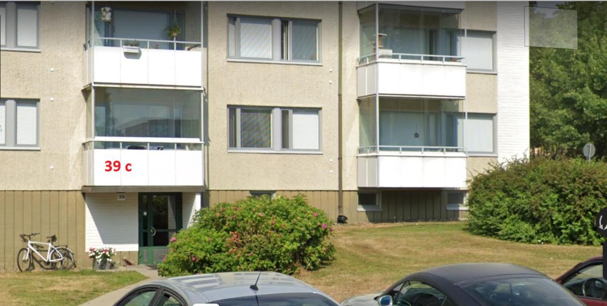 Suitetrails - Joensuu city center, WIFI internet, prime location heart of center, Big 69 sq apartment, free parking, king bed, electric car station, beautiful, relaxing, fully furnished, Big TV 55', 2 bedroom and one big living hall room
