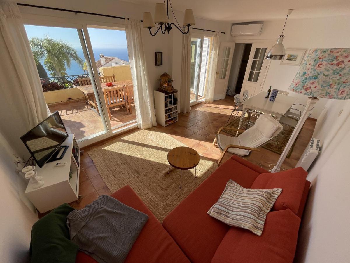 Lovely 3 bed house with communal pool and views - Housity