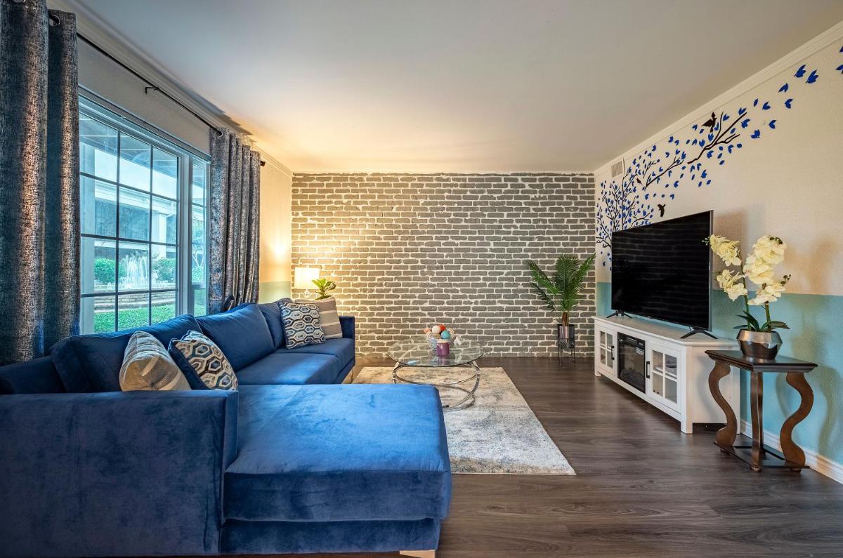 Lovely comfort Uptown Condo for Houston trip. - Housity