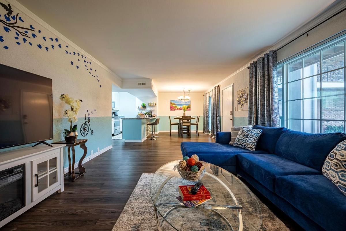 Lovely comfort Uptown Condo for Houston trip. - Housity