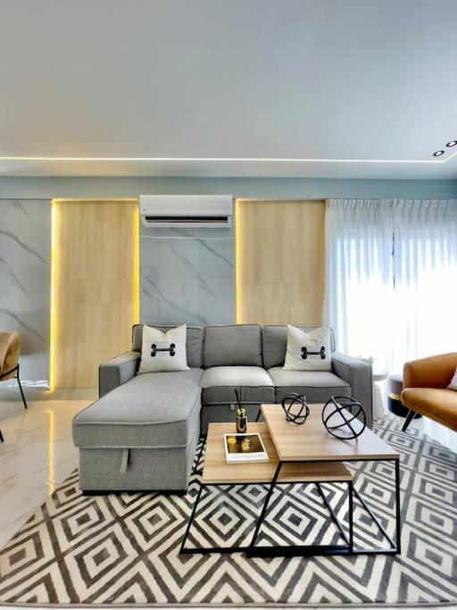 Suitetrails - Luxury Apartment at Piantini Urbano Res. floor 12