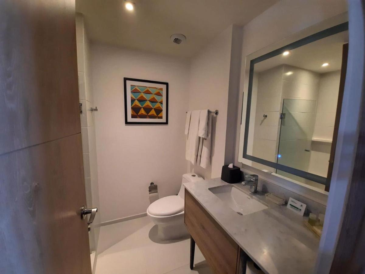 Holiday Inn & Suites - Merida La Isla by IHG - Housity