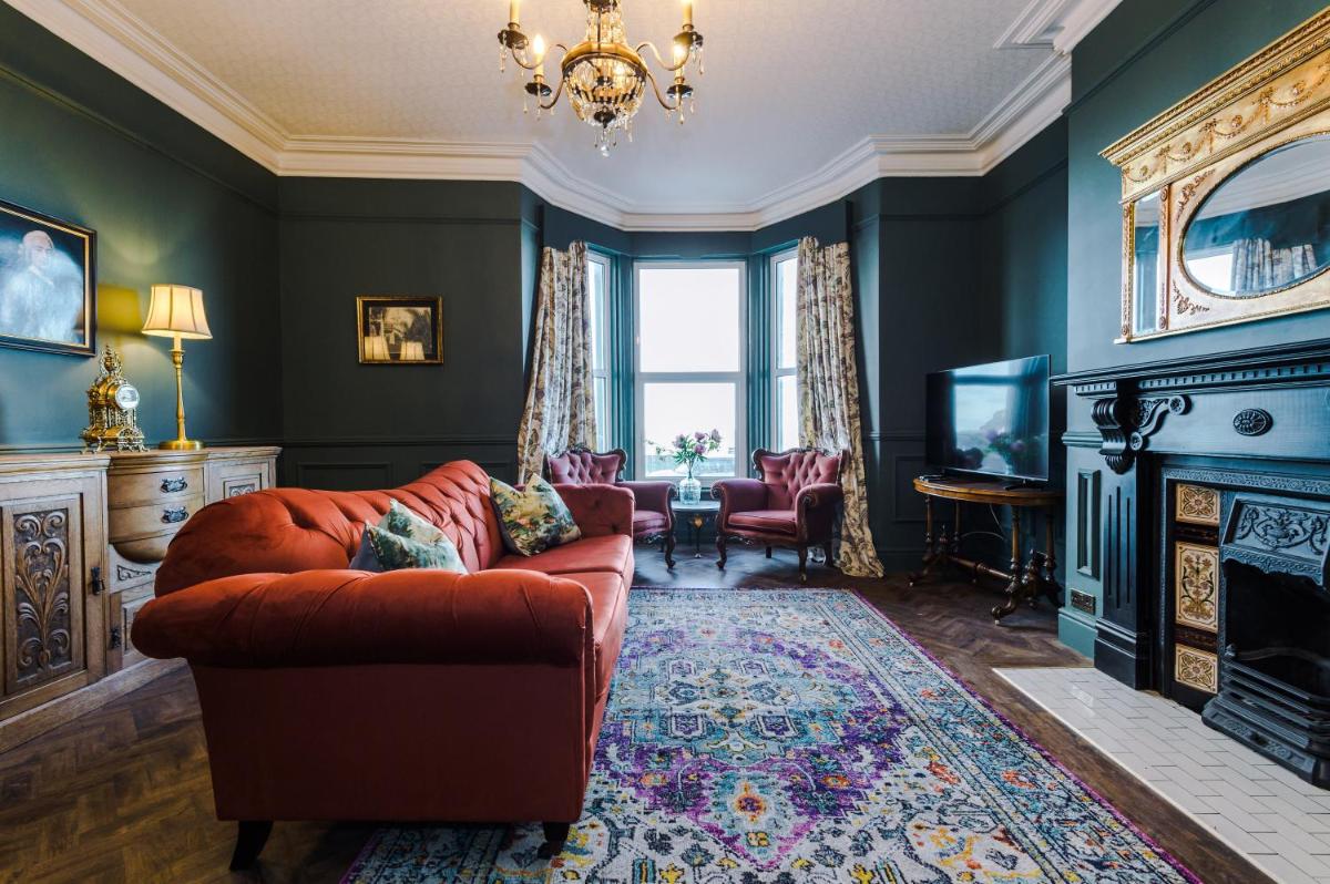 Russell Court by Orenda-Luxe - Housity