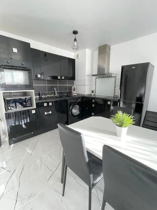 Grand F3 à 30mn de Paris - Terrasse + Parking privé - Housity