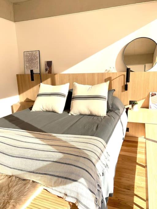 Stylish Apartment by River with Pool & Grill - Housity