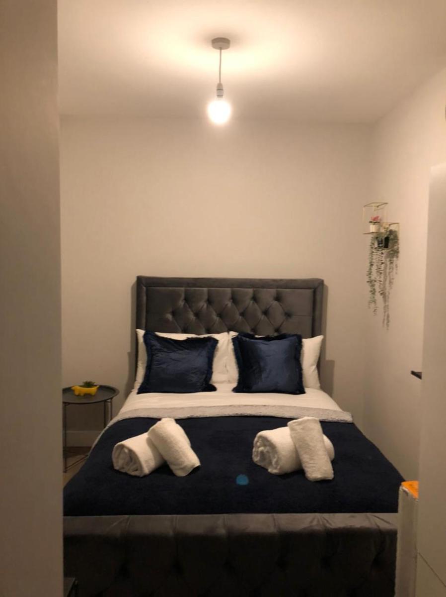 Mitcham Stays - Housity