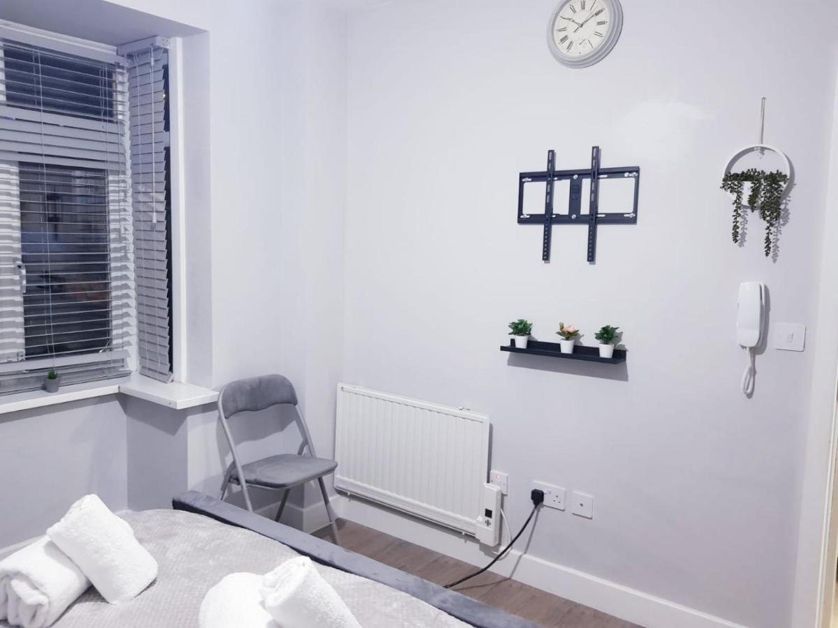 Mitcham Stays - Housity