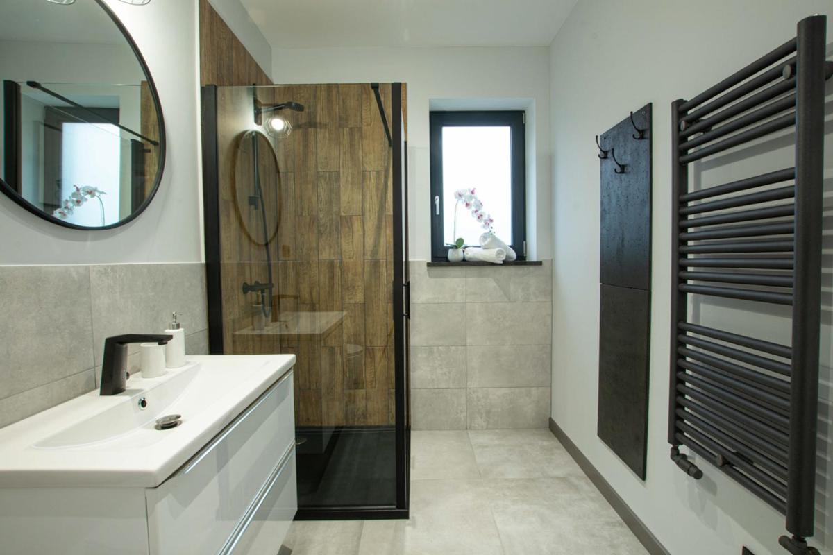 Szary Domek - Housity