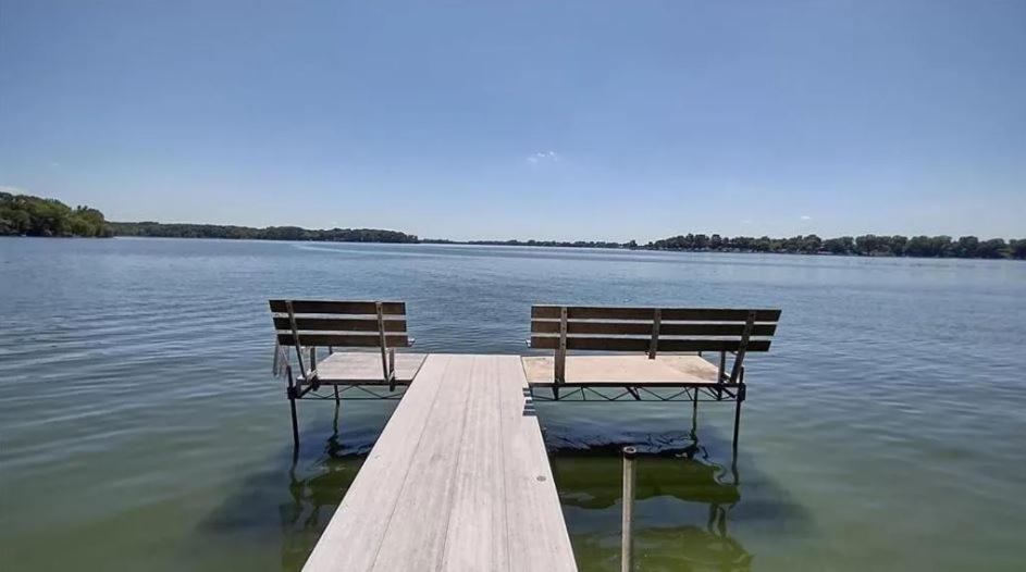 Bell House on Madison Lake - Housity