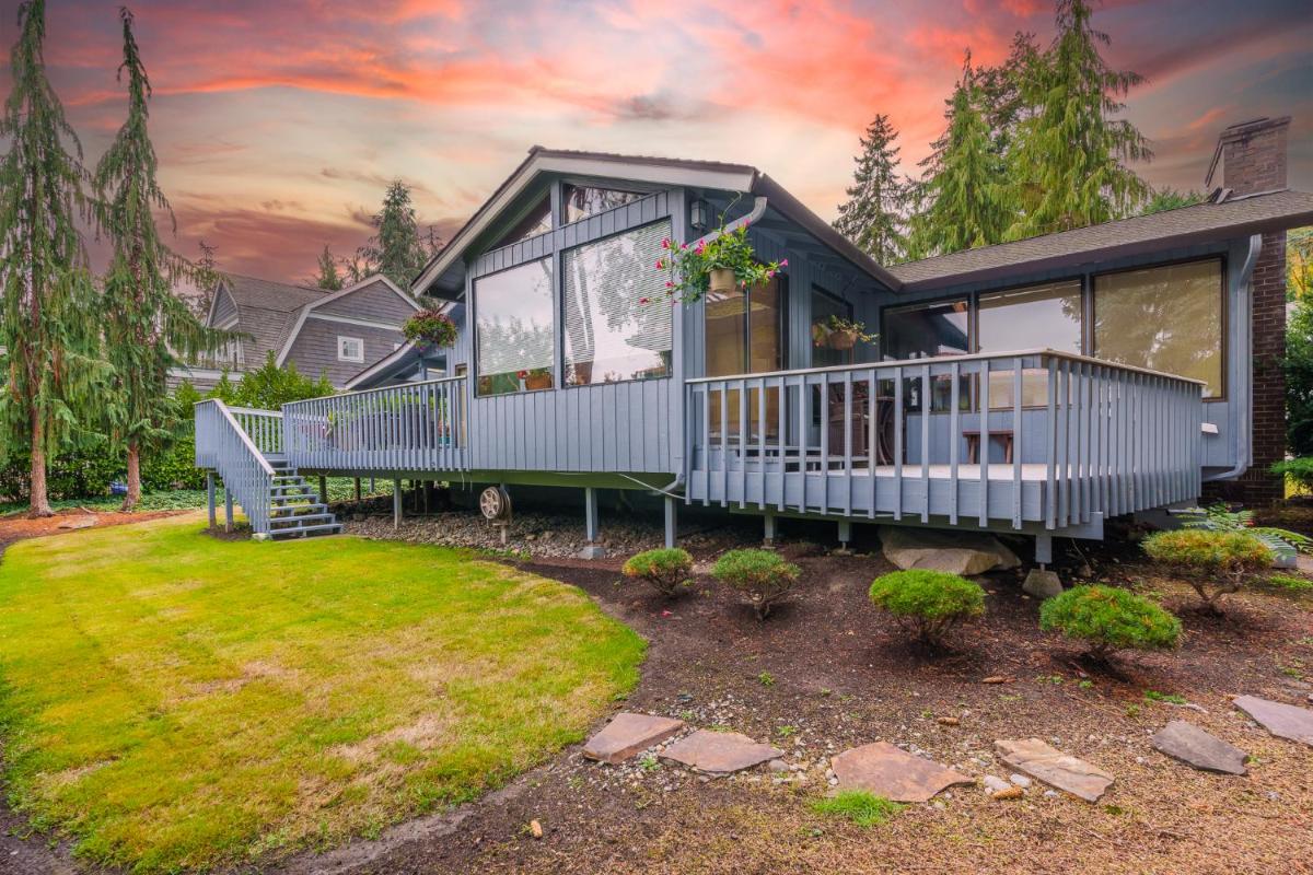 Long Term Rental - Life on Lake Washington - A dream home for family gatherings - Housity