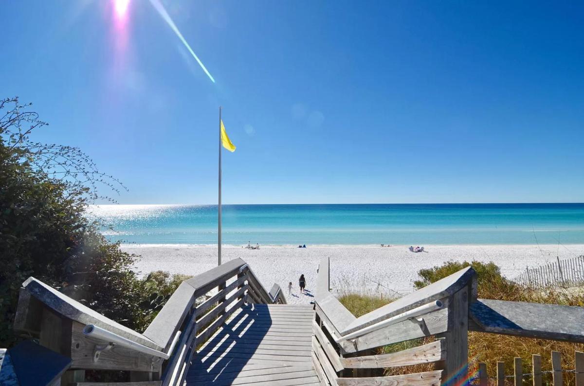 Golf Cart, 3 King Beds, Covered Rooftop Area, Half Mile to Beach! - Housity