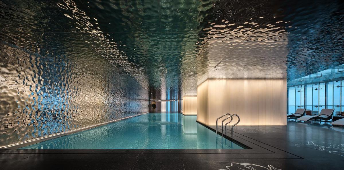 J Hotel, Shanghai Tower - Above All Else, Overlooking the Bund - Hizvo