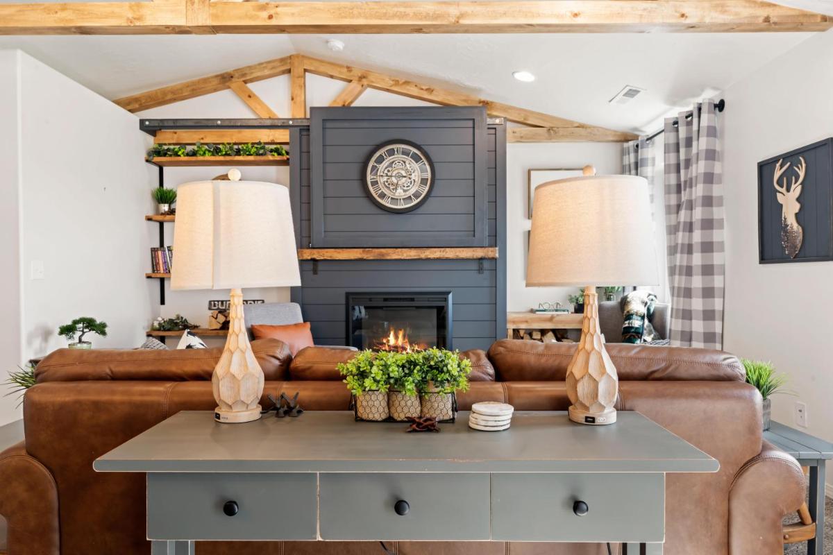Sawtooth Shared Home with a Private 1 Bedroom - Housity