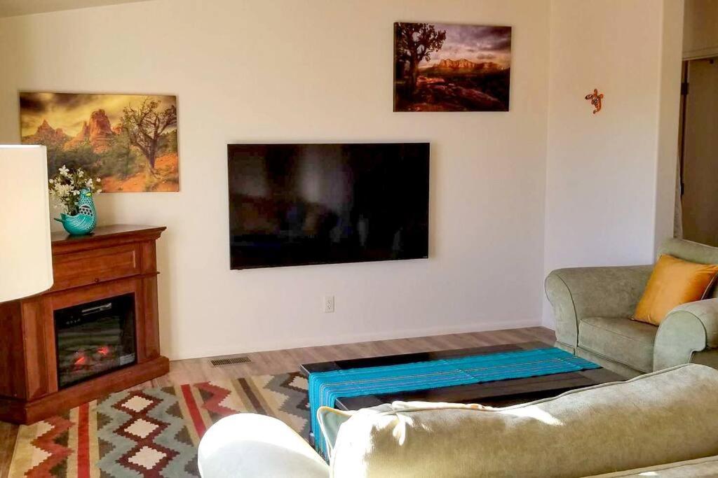 Desert Hillside Lodge 25 mins from Sedona - Housity