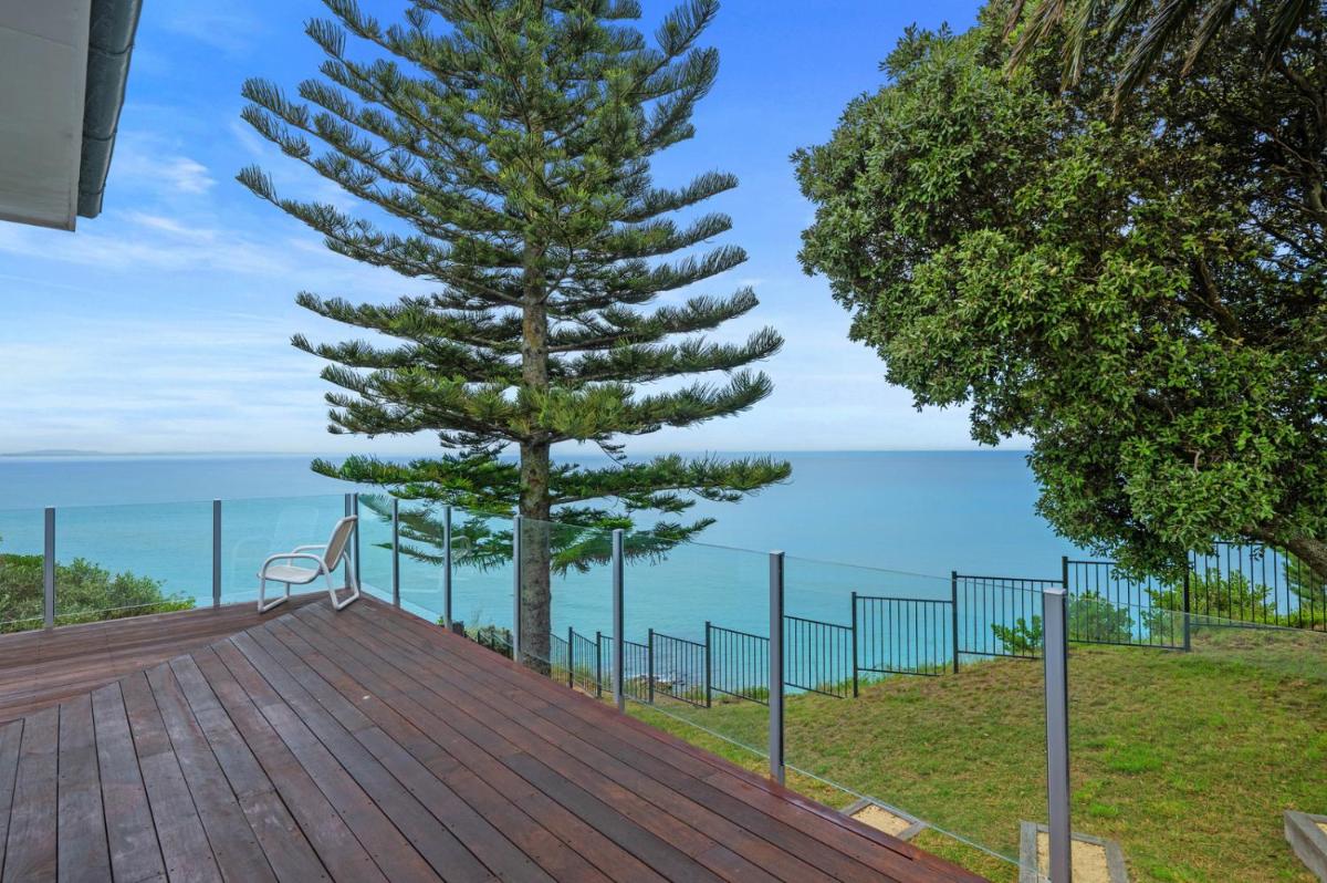 Hilltop Views - Bluff Hill Holiday Home - Housity