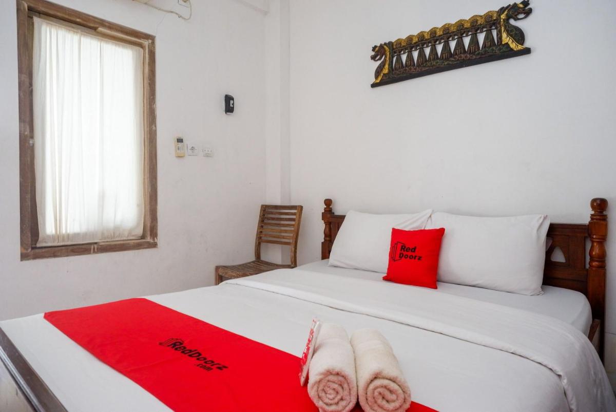 RedDoorz Syariah near Plengkung Gading 2 - Housity