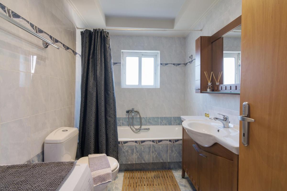 Suitetrails - 2 Bedroom Apartment in Marousi