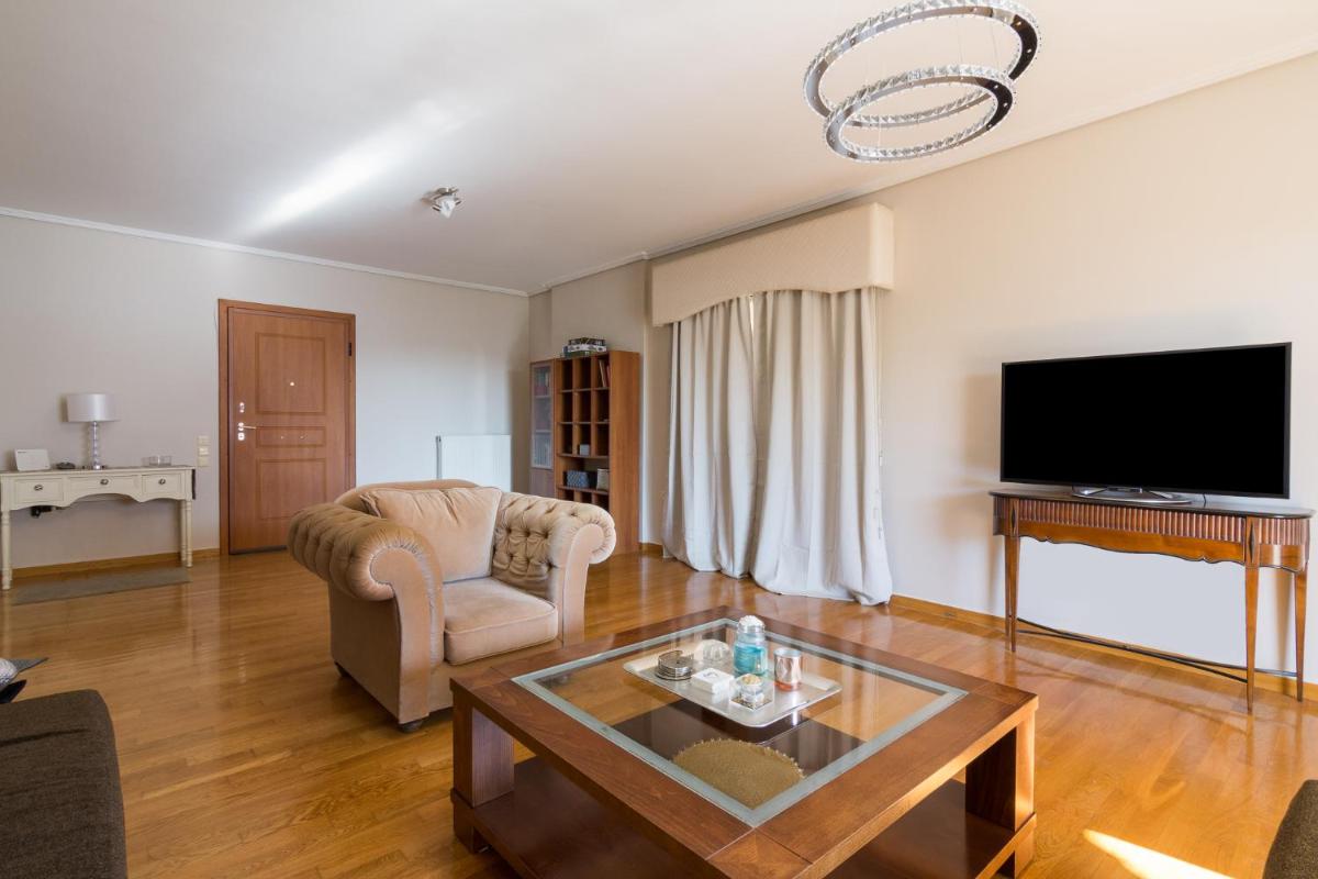 Suitetrails - 2 Bedroom Apartment in Marousi