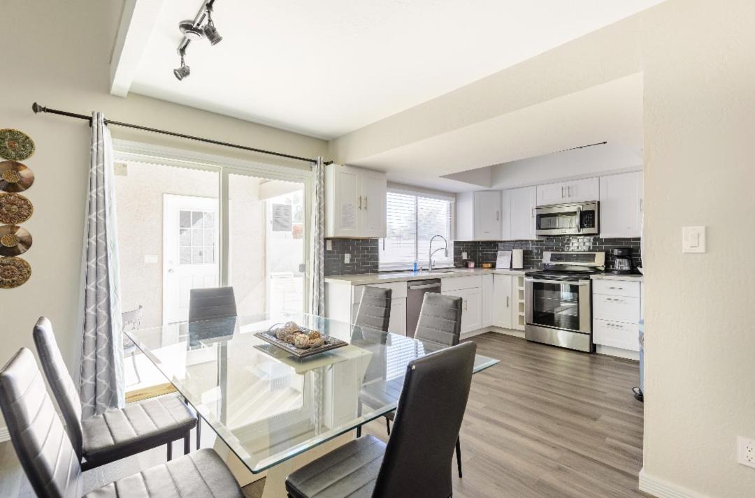 Phoenix luxury Short Term Vacation Home with Heated Pool - Housity