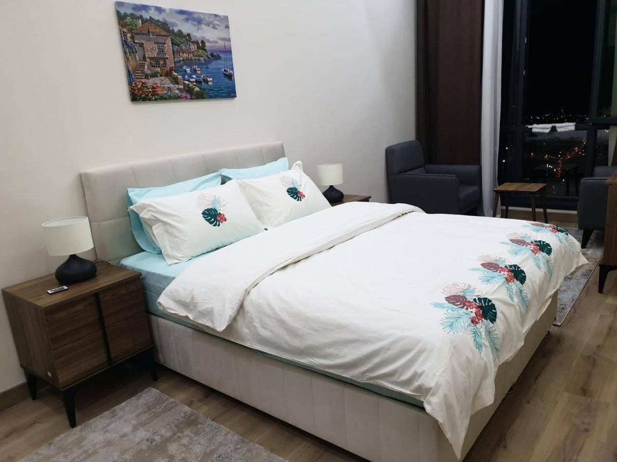 sea and lake view, modern building, luxurious furniture, residential complex, top floor - Housity
