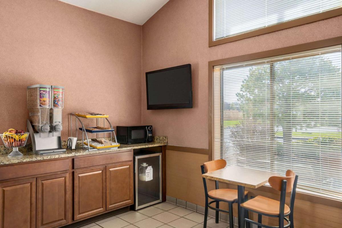 Days Inn by Wyndham Canastota Verona - Housity