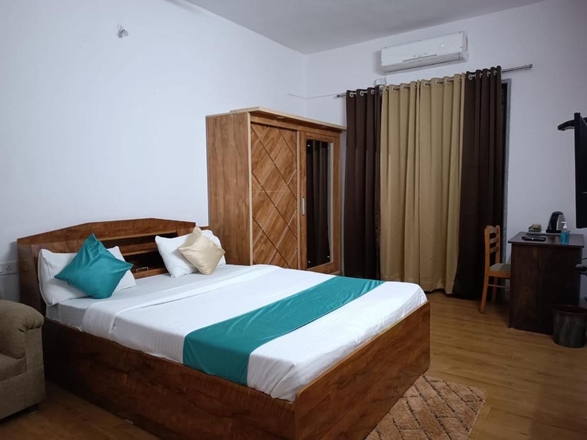 Happy Stay Near Airport Pune - Housity