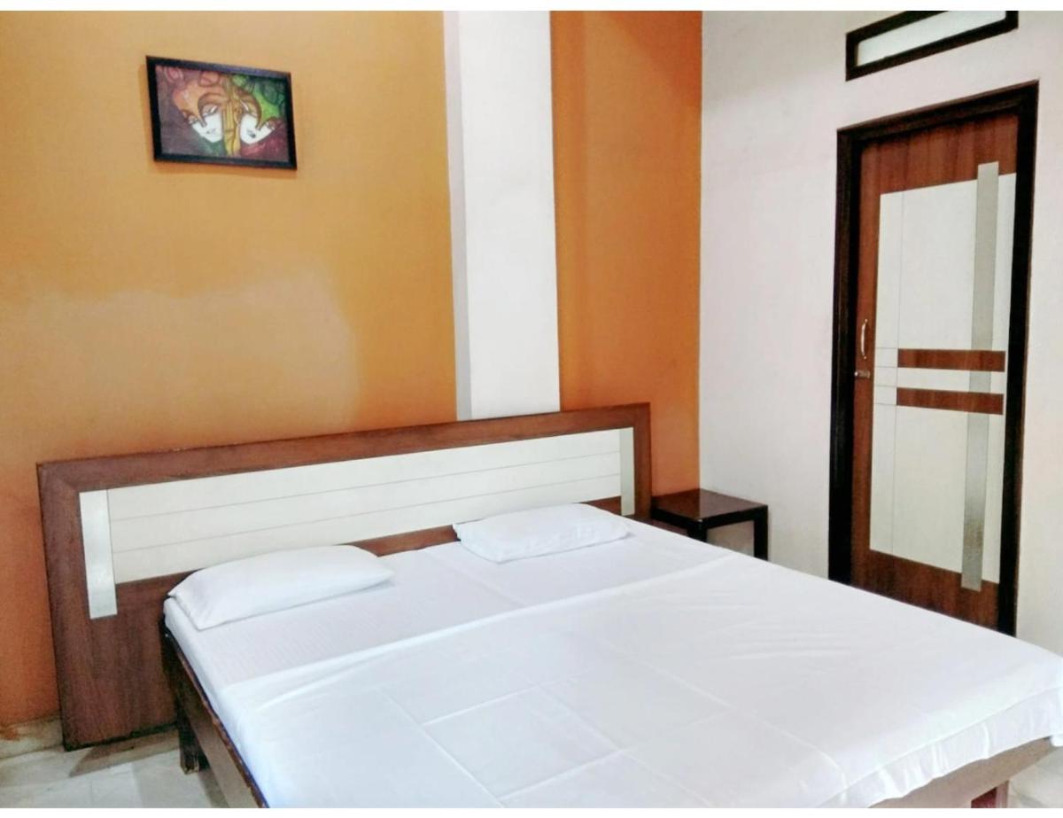 Suitetrails - Hotel Basera Guest House,Saharanpur,