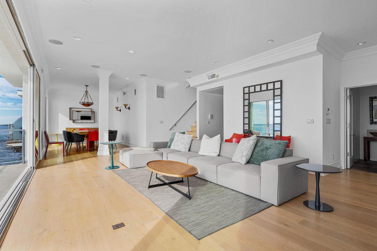 Malibu Modern Living - Housity