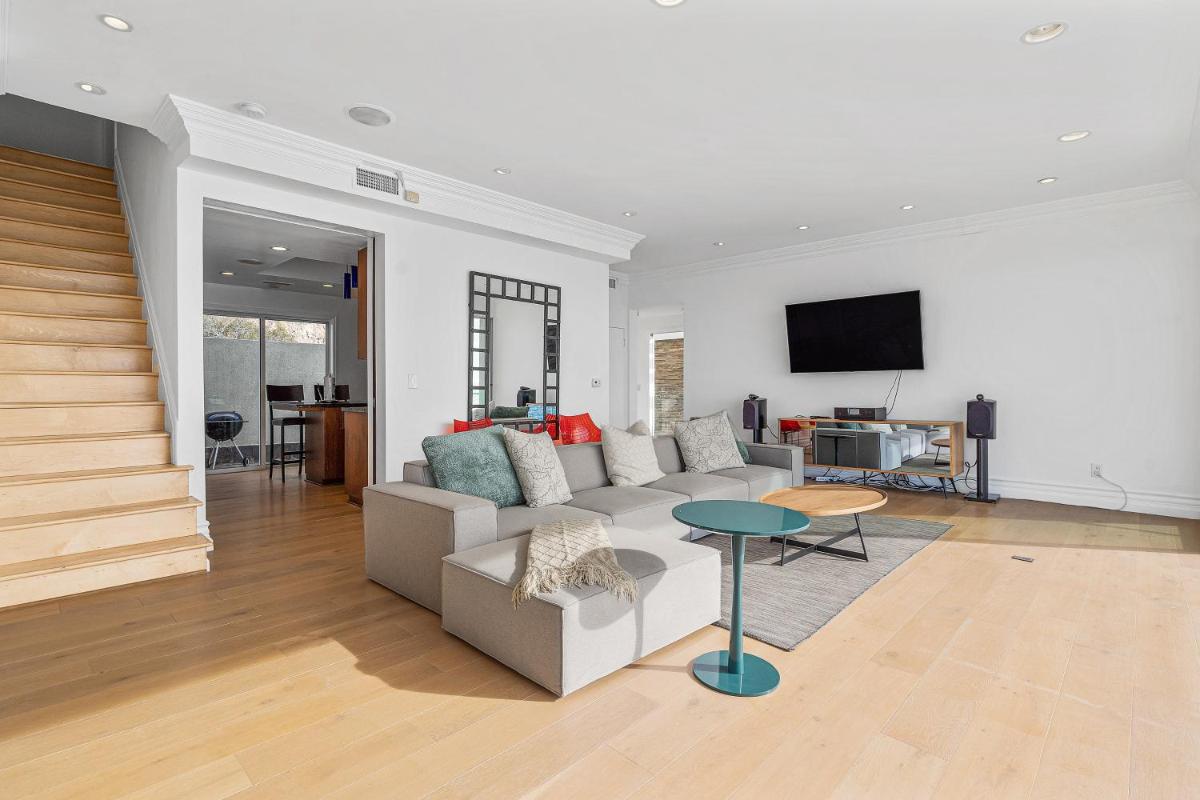 Malibu Modern Living - Housity