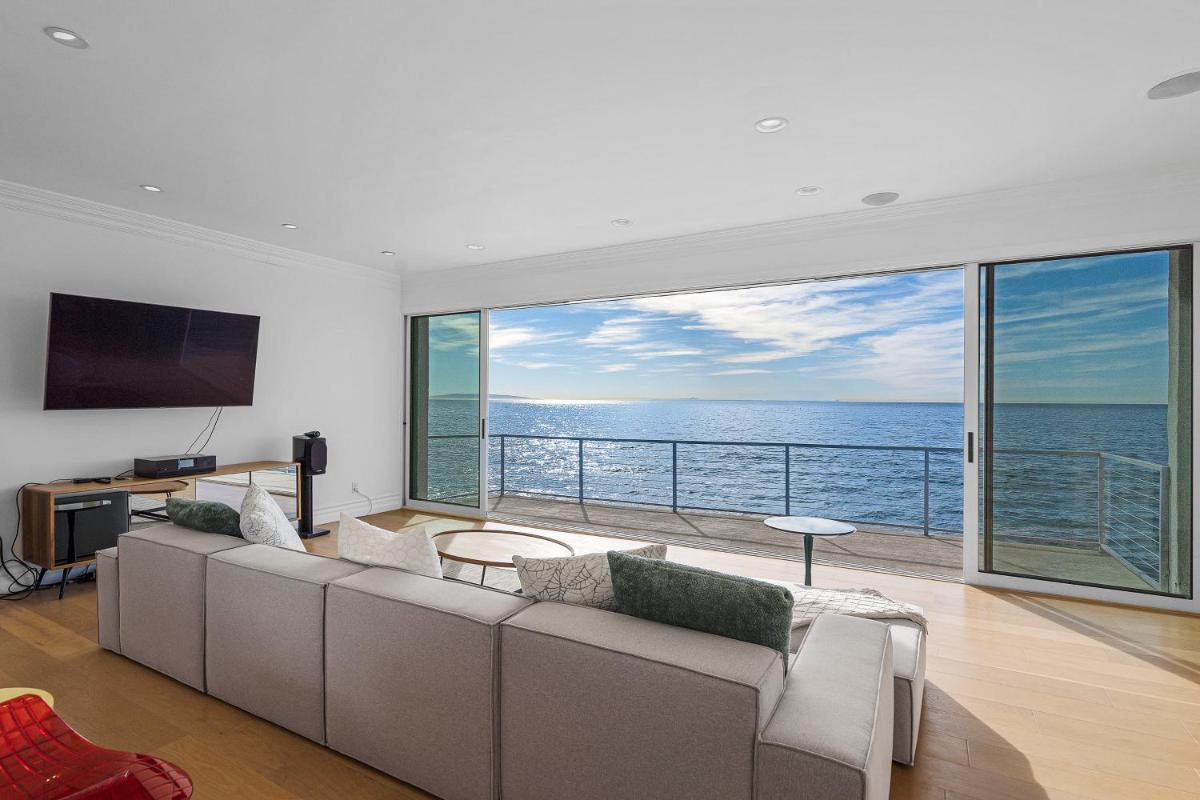 Malibu Modern Living - Housity