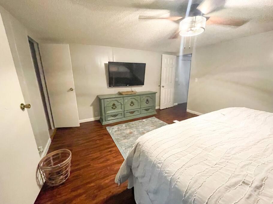 Centrally located 3 bedroom - Housity