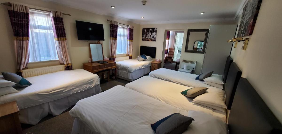 Diamonds Guest House - Housity