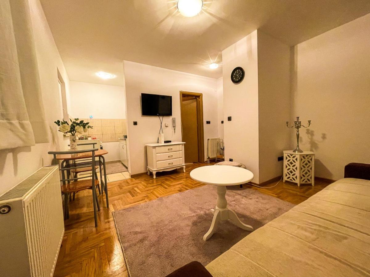 Condo 6 - Housity