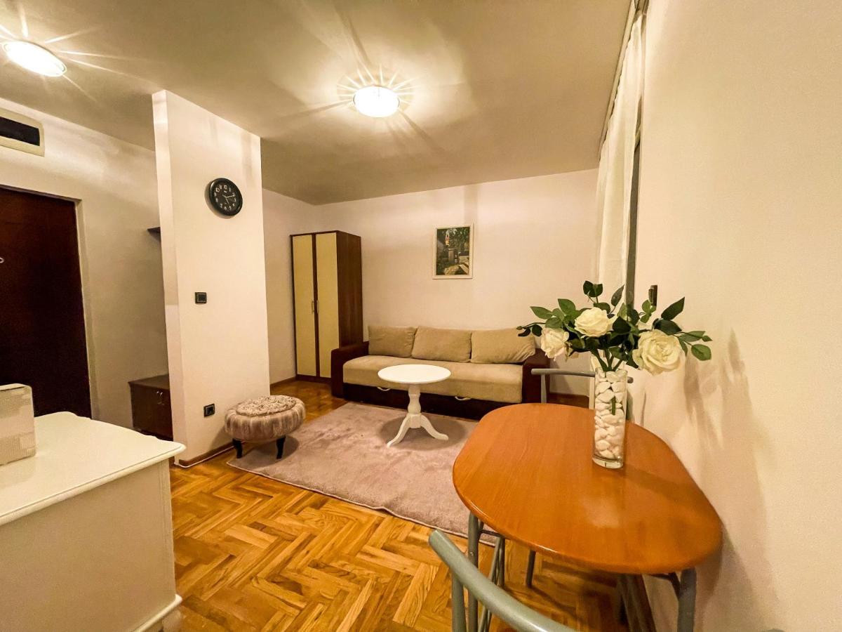 Condo 6 - Housity
