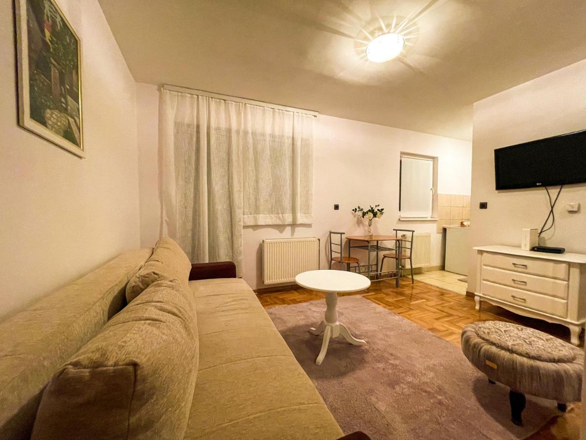 Condo 6 - Housity