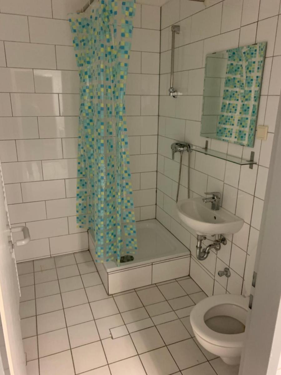 Möbliertes Zimmer zu vermieten - Housity