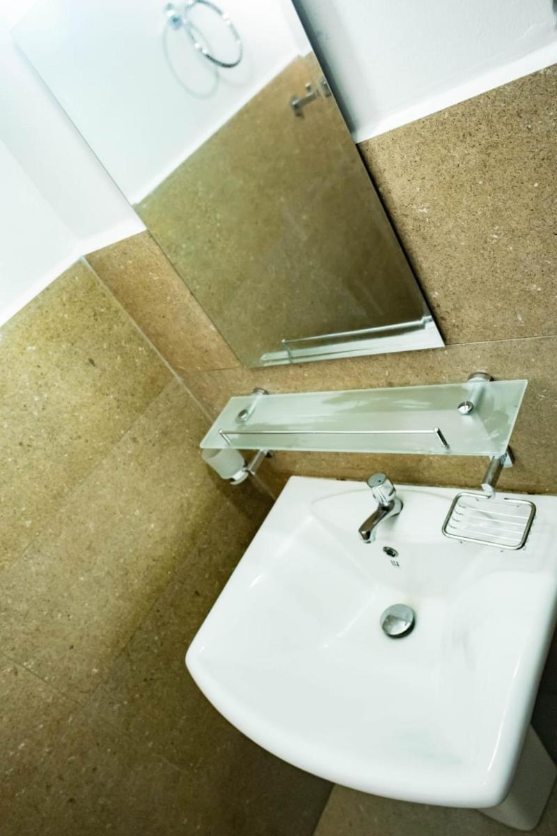 Abi Holiday Lodge Jaffna - Housity