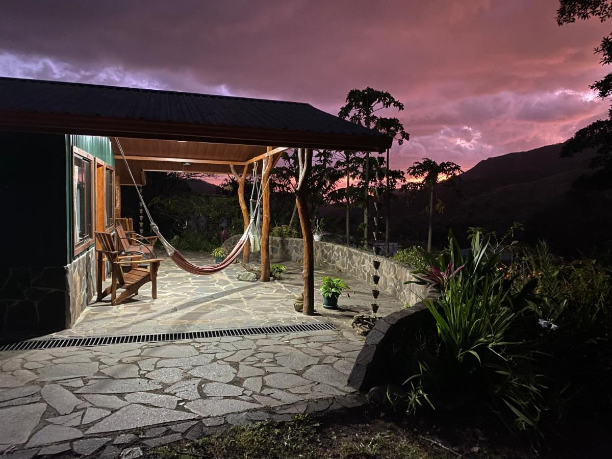 Cacique Casa surrounded by nature and gardens - Housity