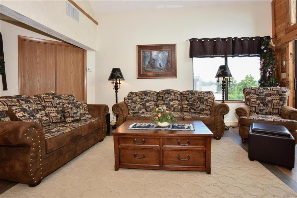 Seven Springs 3 Bedrooms Premium Condo, Ski In Ski Out condo - Housity
