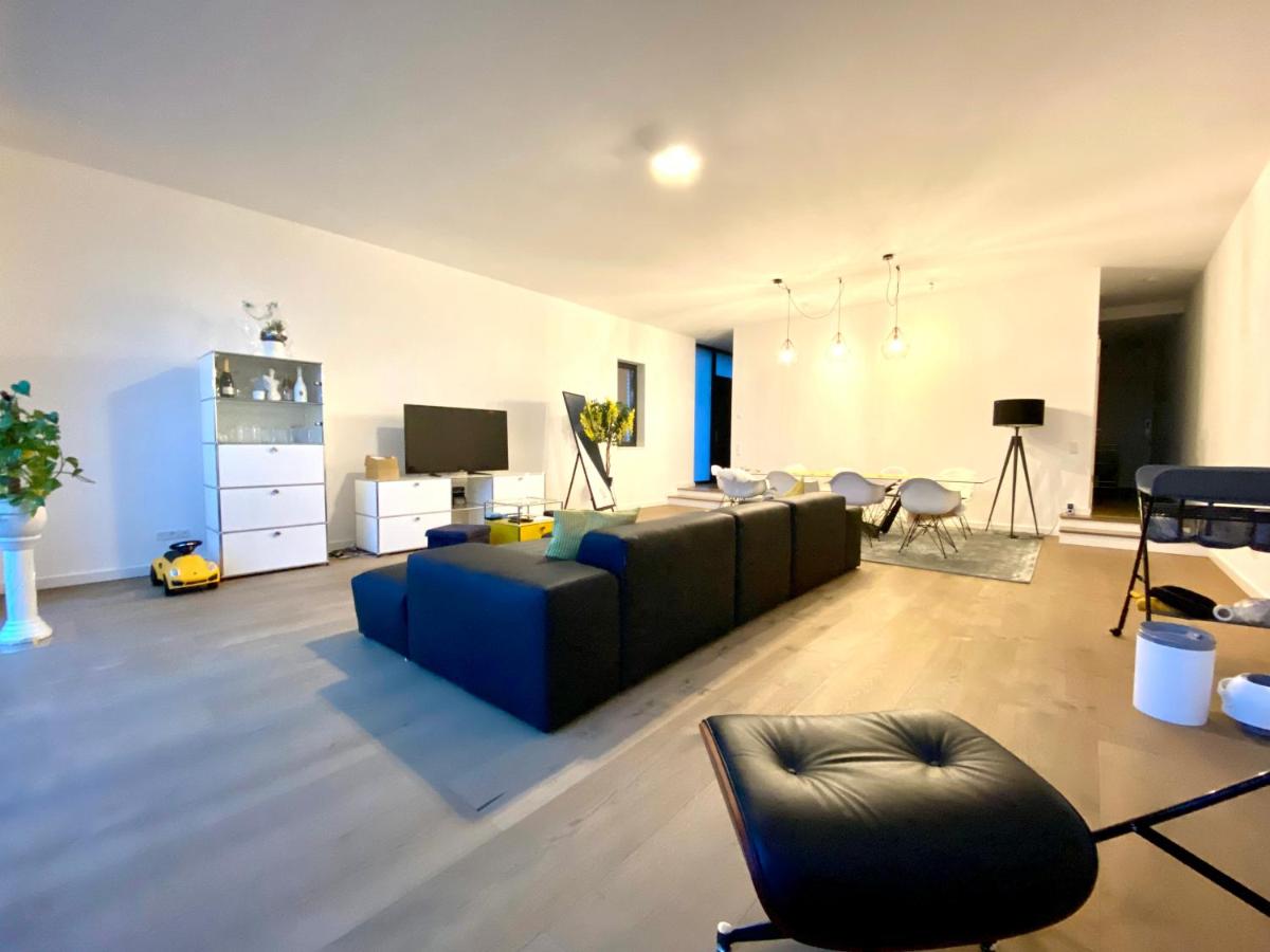 Exklusive Villa mit Blick auf Köln und 100m2 Dachterrasse - Housity
