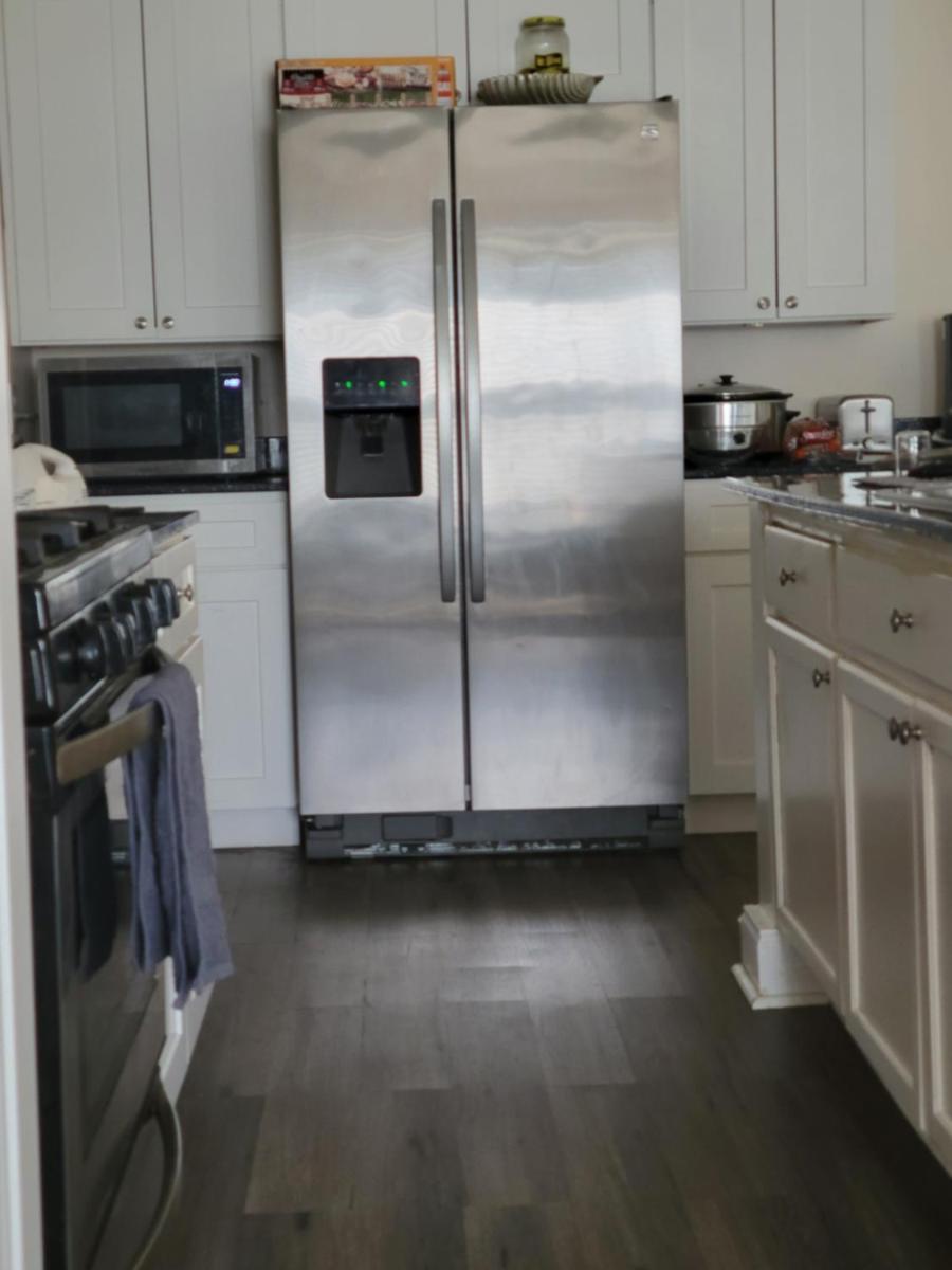 Large Spacious Bedroom with Private Entrance Females Only - Housity