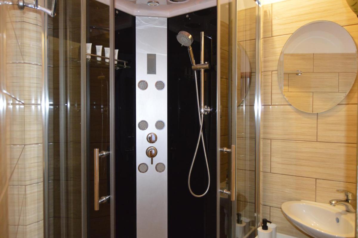 Romantic Studio APT-Great Location- City center-FREE Parking-Self Check-in- till Old town 20 min - Housity