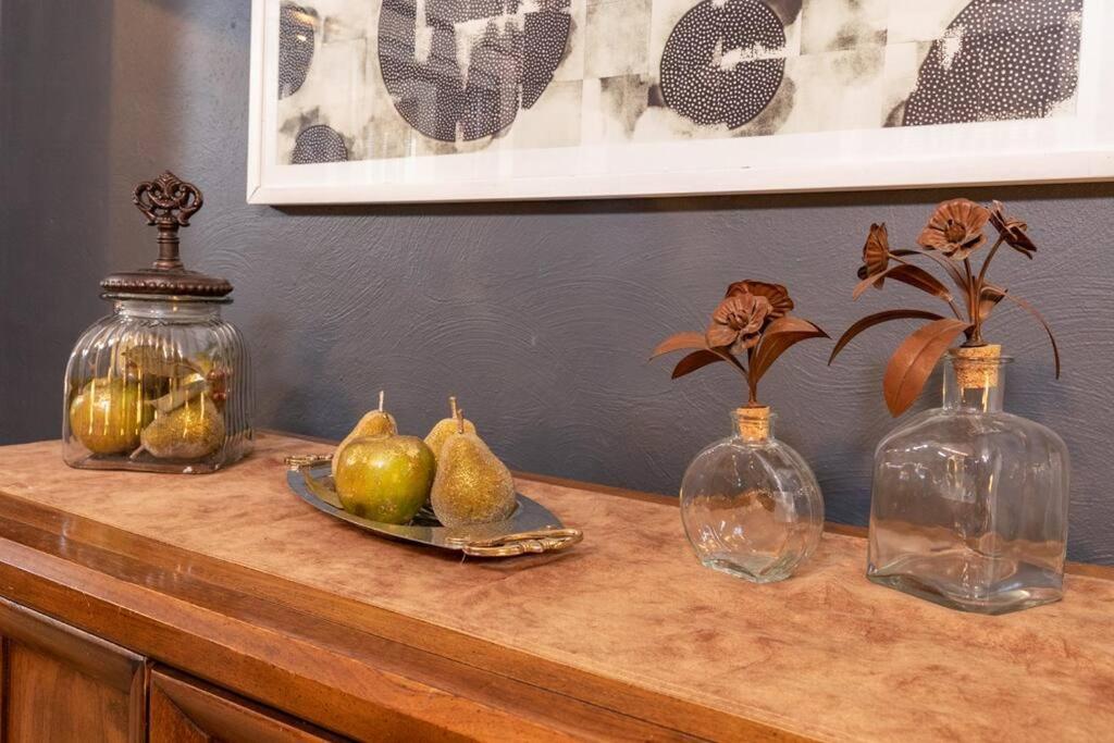 Stylish and Refined with Easy City Access - Housity