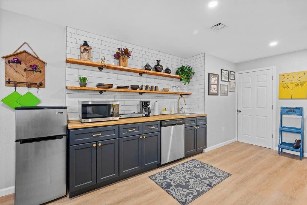 Trendy & Hip South Side Studio Walk to Downtown - Housity