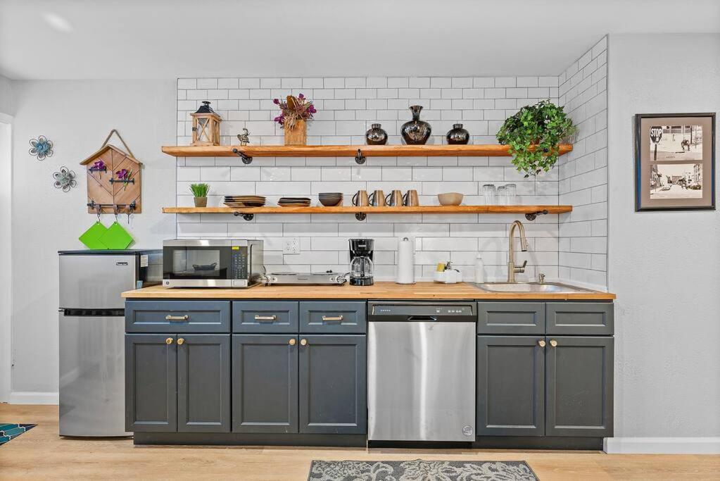 Trendy & Hip South Side Studio Walk to Downtown - Housity