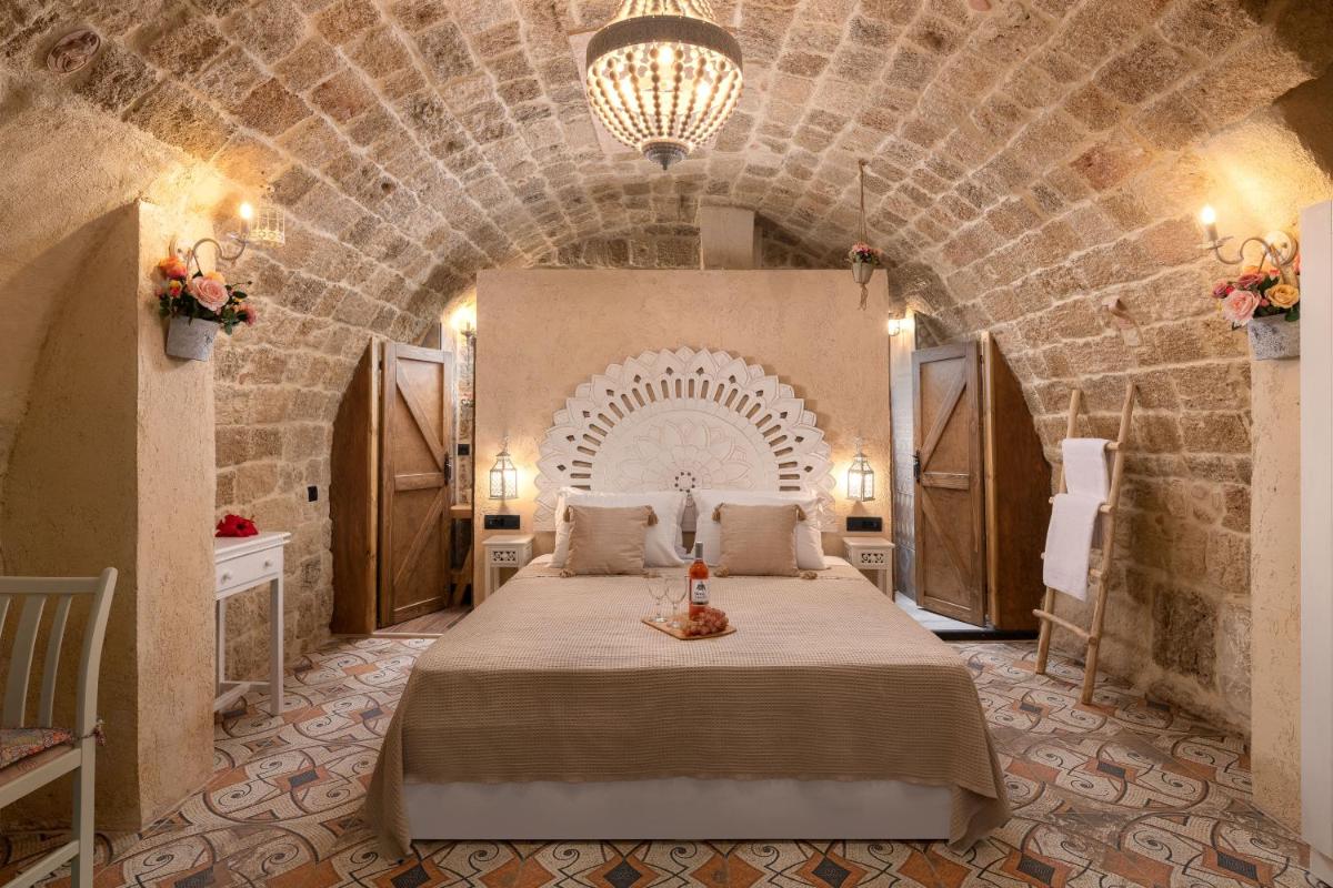 Stone Cave Suite - Housity