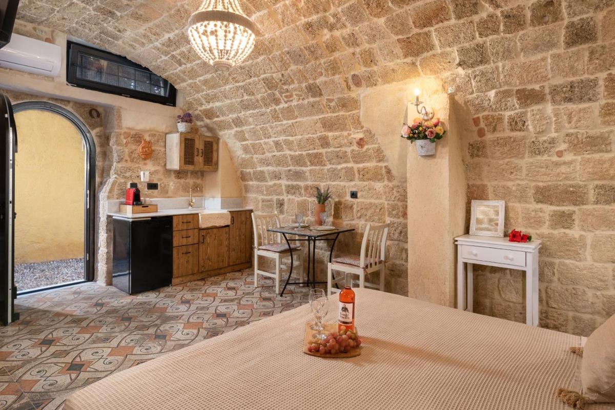 Stone Cave Suite - Housity